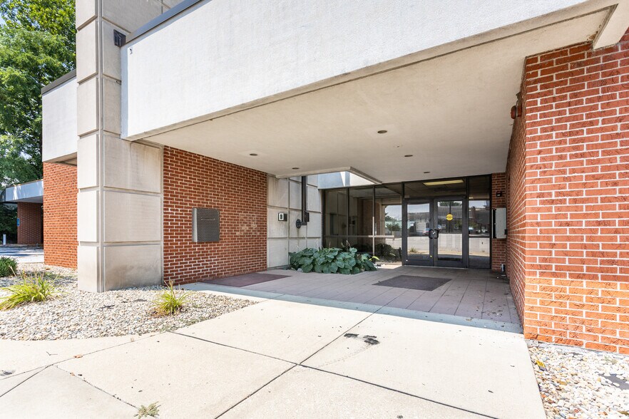 More Photos Of 1520 Washington Ave, Alton Bank For Sale