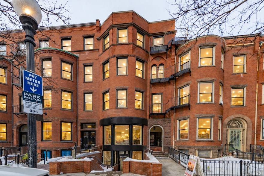 Primary Photo Of 297 Newbury St, Boston Storefront Retail Office For Lease