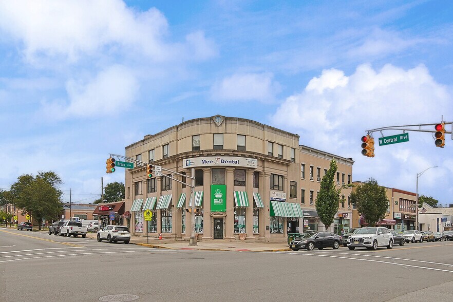 More Photos Of 280 Broad Ave, Palisades Park Office For Lease