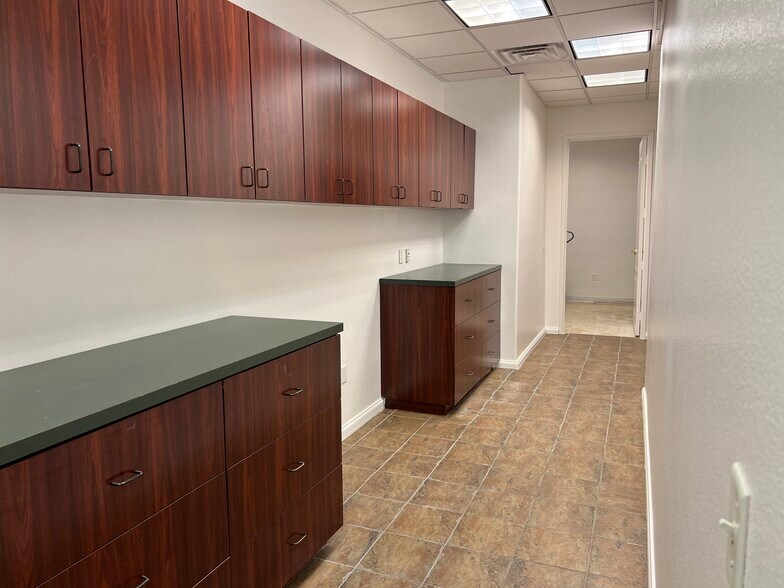 More Photos Of 375 N Stephanie St, Henderson Office For Sale