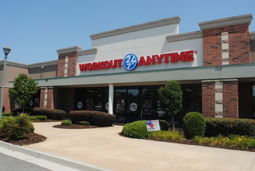 More Photos Of 3012-3058 Anvil Block Rd, Ellenwood Storefront For Lease