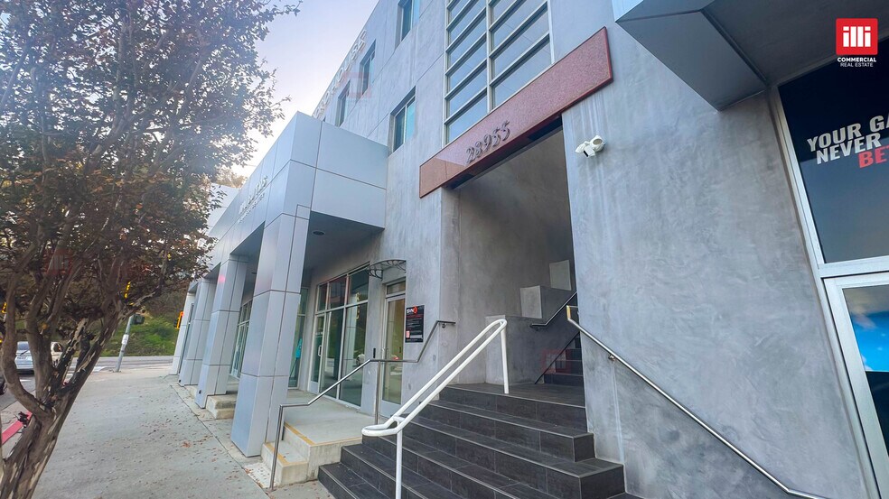 More Photos Of 28955 Pacific Coast Hwy, Malibu Storefront Retail Office For Lease