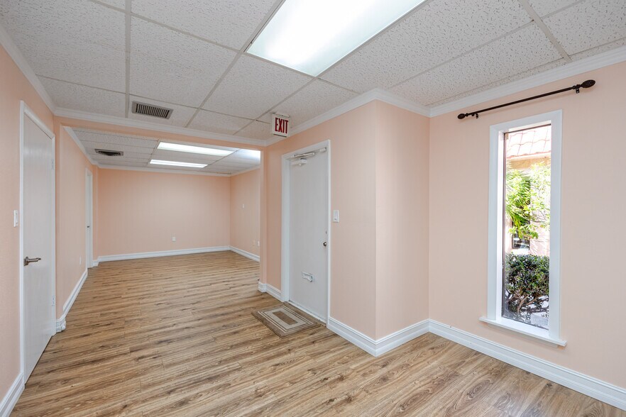 More Photos Of 6449 38th Ave, Saint Petersburg Medical For Lease