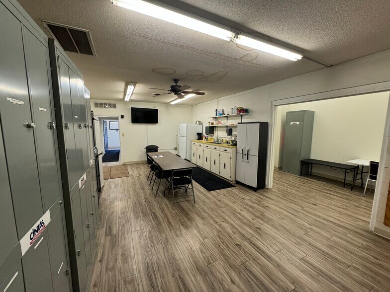 More Photos Of 900 Freedom Dr, Raleigh Warehouse For Lease