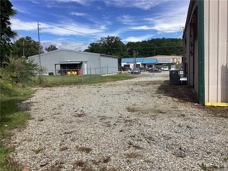 More Photos Of 540 E Church St, Jasper Auto Repair For Sale