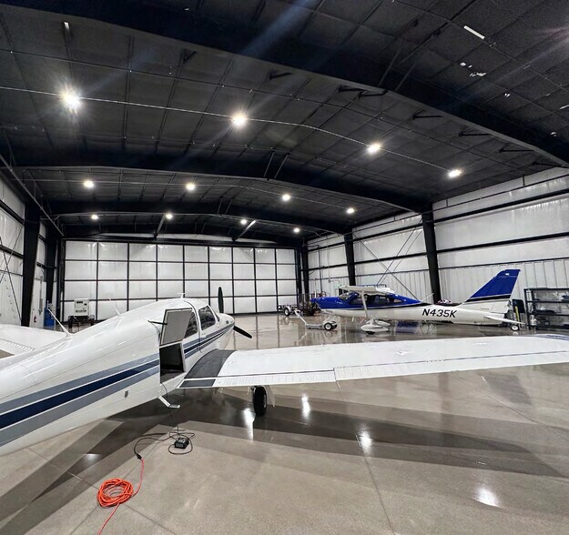 More Photos Of 4196 S Airport Pky, St George Airplane Hangar For Sale