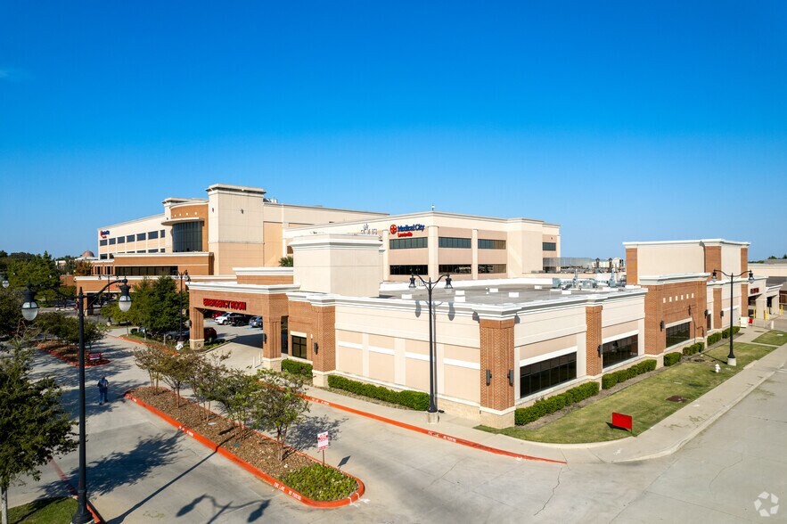 More Photos Of 500 W Main St, Lewisville Medical For Lease