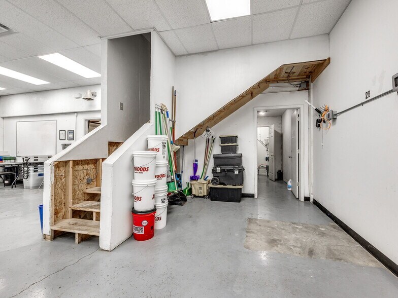 More Photos Of 212 W Main St, Shawnee Storefront Retail Office For Lease