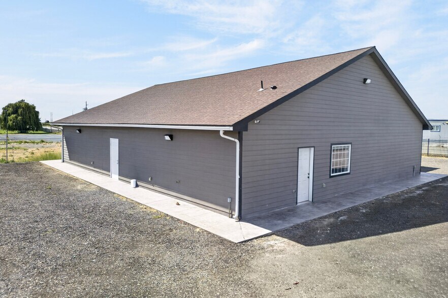 More Photos Of 506 E Stover Rd, Grandview Warehouse For Sale