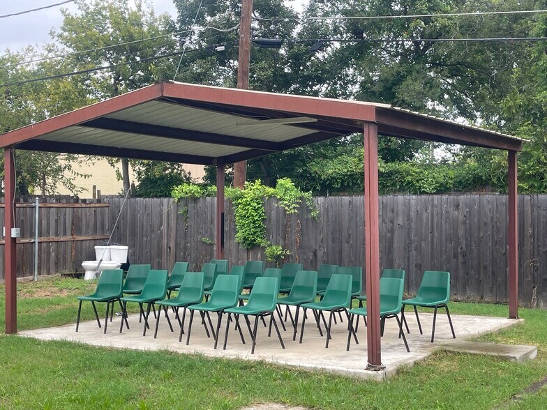 More Photos Of 2219 Evans Ave, Fort Worth Freestanding For Lease