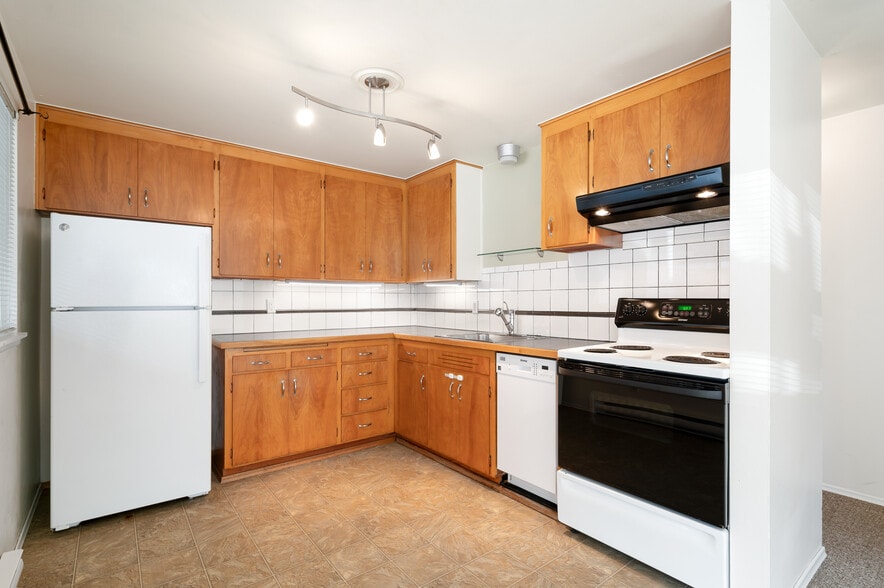 More Photos Of 633 W Emerson St, Seattle Multifamily For Sale