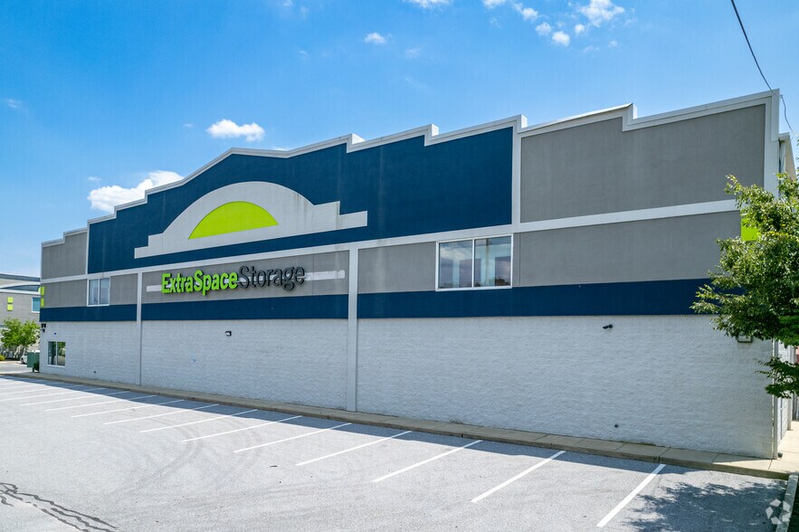 More Photos Of 1714 Bannard St, Cinnaminson Self Storage For Lease