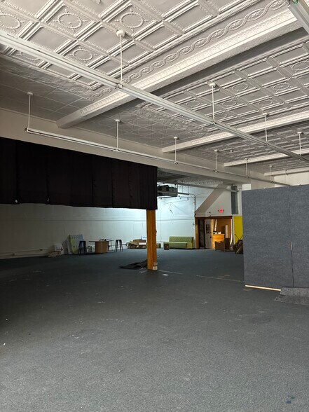 More Photos Of 121 W Walnut St, Rogers Storefront Retail Office For Sale