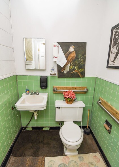 More Photos Of 106 W North Railroad St, Four Oaks Storefront For Sale