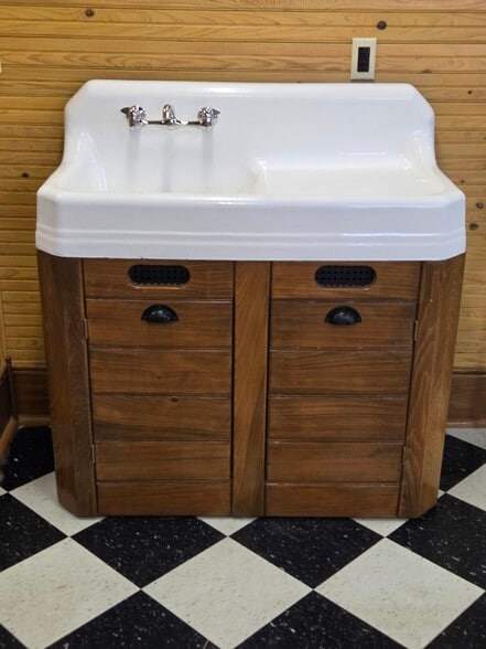 More Photos Of 815-817 Rosedale Dr, New Orleans Office For Sale