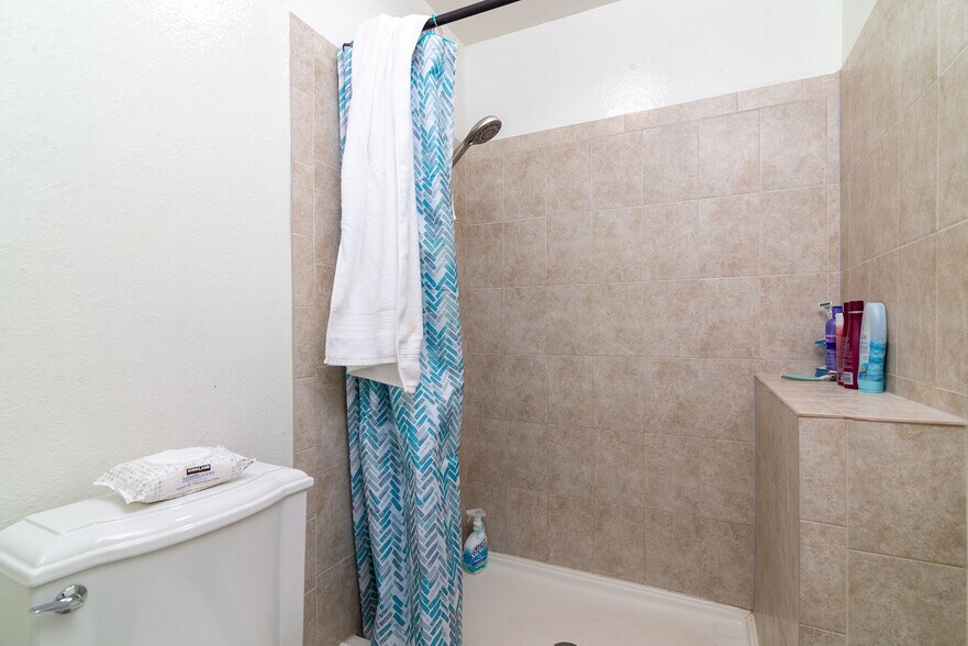 More Photos Of 528 W La Jolla Dr, Tempe Apartments For Sale