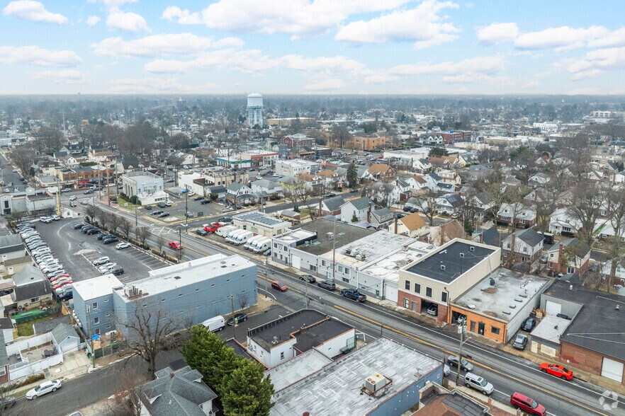 More Photos Of 115 Lakeville Rd, New Hyde Park Industrial For Lease