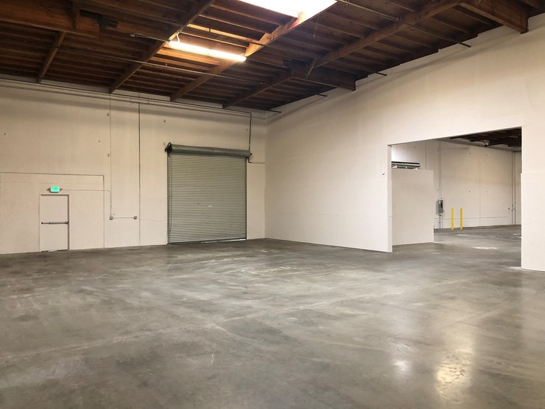 More Photos Of 8425 Rovana Cir, Sacramento Warehouse For Lease