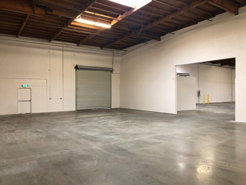More Photos Of 8425 Rovana Cir, Sacramento Warehouse For Lease