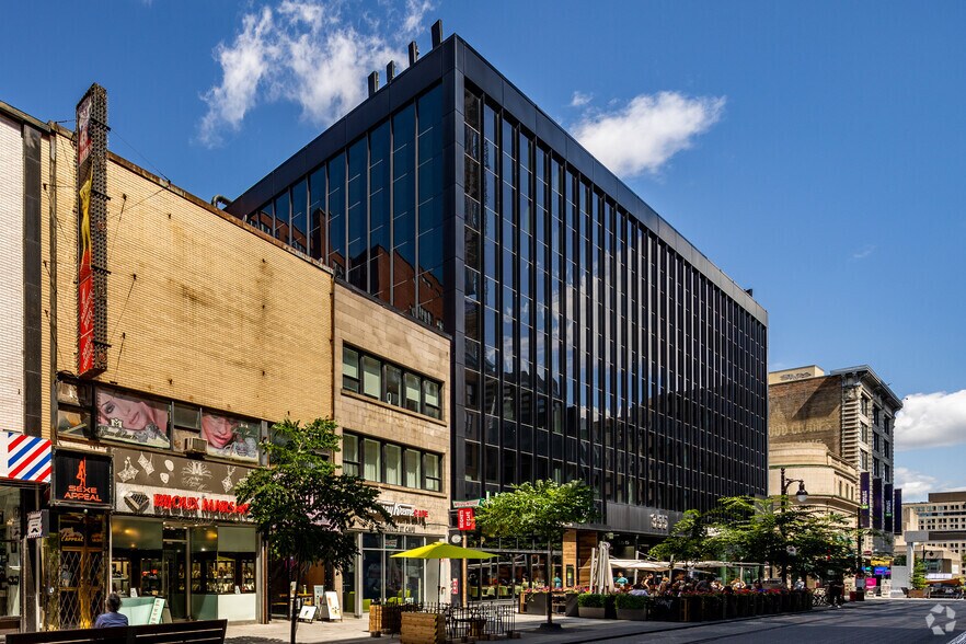 More Photos Of 351-359 Rue Sainte-Catherine O, Montréal Office Residential For Lease