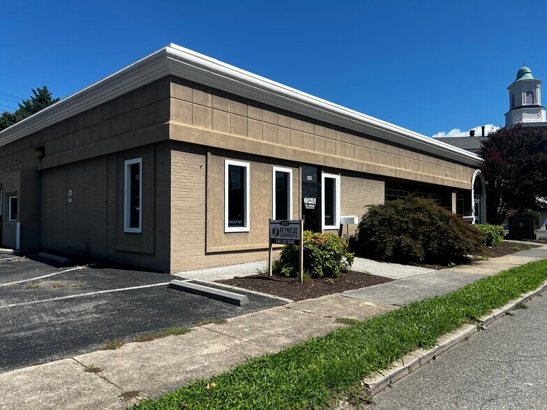 Primary Photo Of 1225-1231 Maple Ave SW, Roanoke Medical For Sale