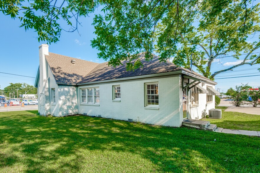 More Photos Of 209 S Main St, Lindale Loft Creative Space For Sale