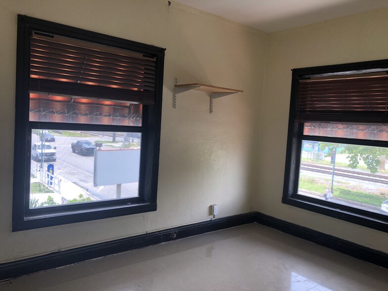 More Photos Of 219 N 21st Ave, Hollywood Storefront Retail Office For Lease