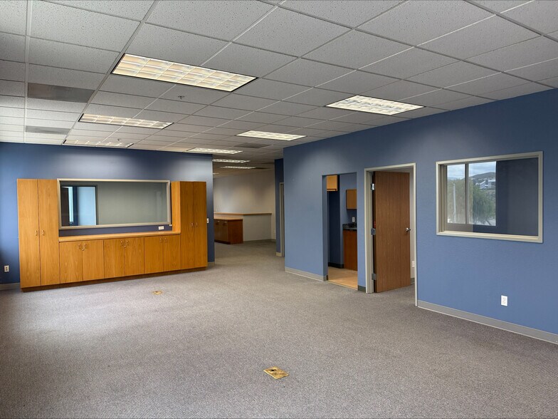 More Photos Of 28008 Harrison Pky, Valencia Warehouse For Lease