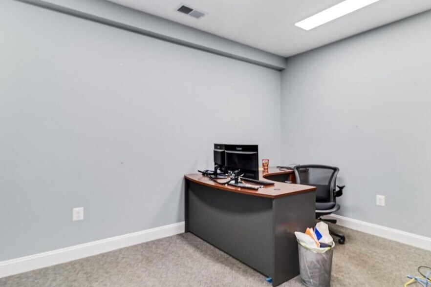 More Photos Of 28265 Three Notch Rd, Mechanicsville Freestanding For Lease