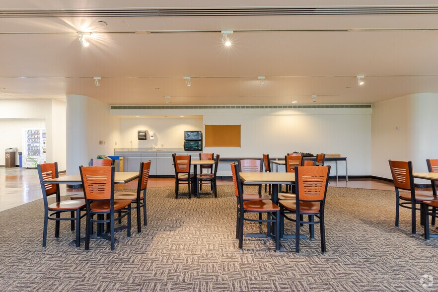 More Photos Of 4949 Harrison Ave, Rockford Office For Lease