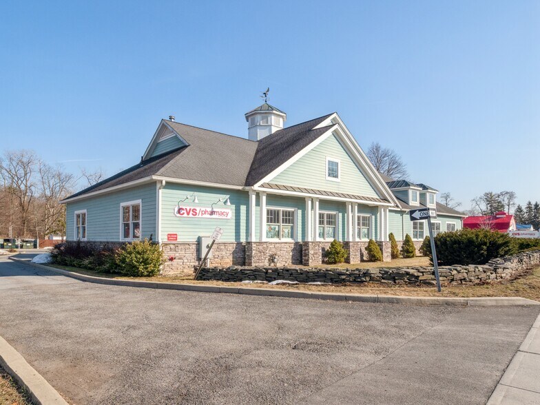 More Photos Of 4170 Albany Post Rd, Hyde Park Freestanding For Sale