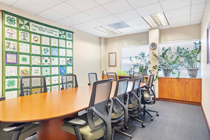 More Photos Of 1615 Commerce Pky, Bloomington Office For Sale