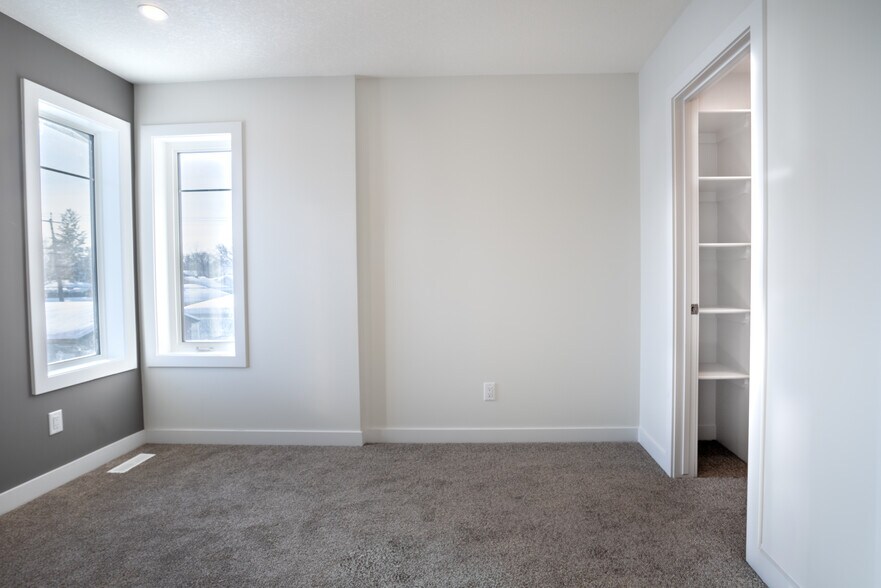 More Photos Of 10446 142 St NW, Edmonton Apartments For Sale