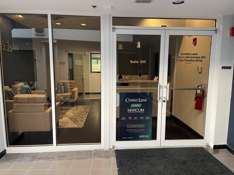 More Photos Of 2505 NW Boca Raton Blvd, Boca Raton Office For Sale