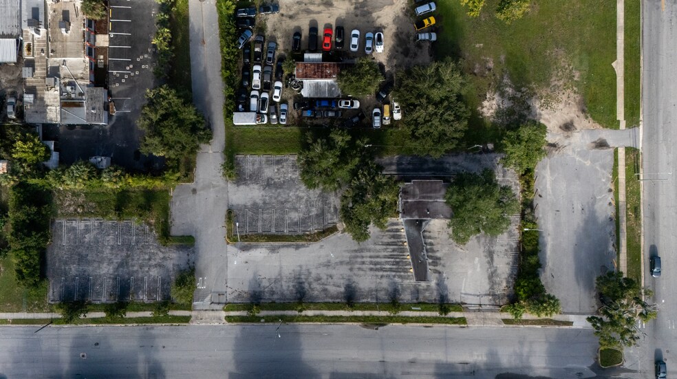 More Photos Of 200 S Bay St, Eustis Bank For Sale
