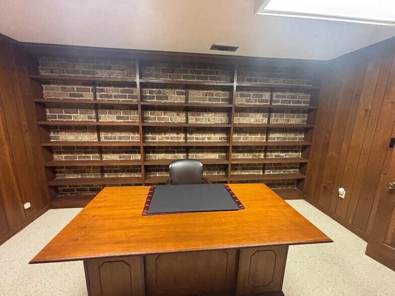 More Photos Of 825 1st Ave N, Surfside Beach Office For Lease