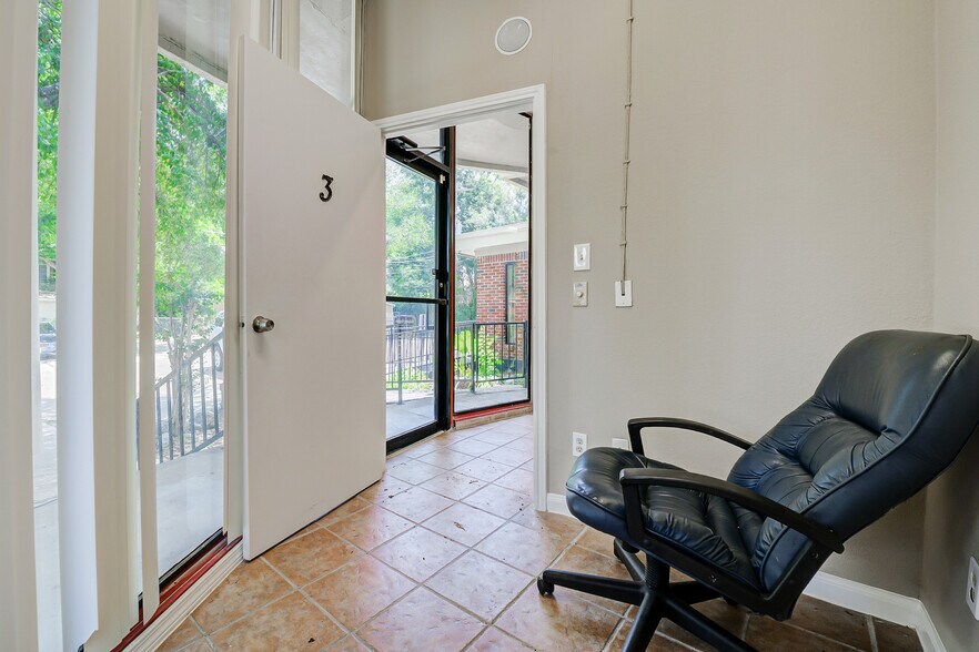 More Photos Of 2601 Prospect St, Houston Medical For Sale