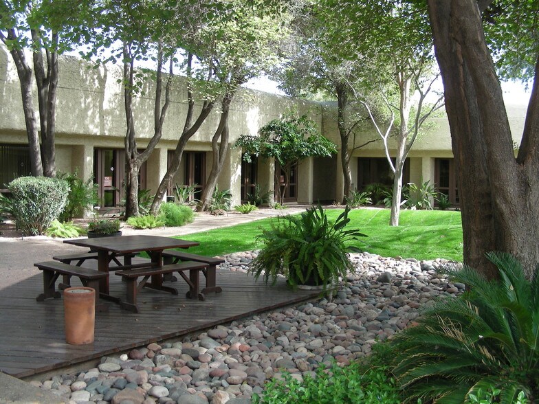 More Photos Of 8433 N Black Canyon Fwy, Phoenix Office For Lease
