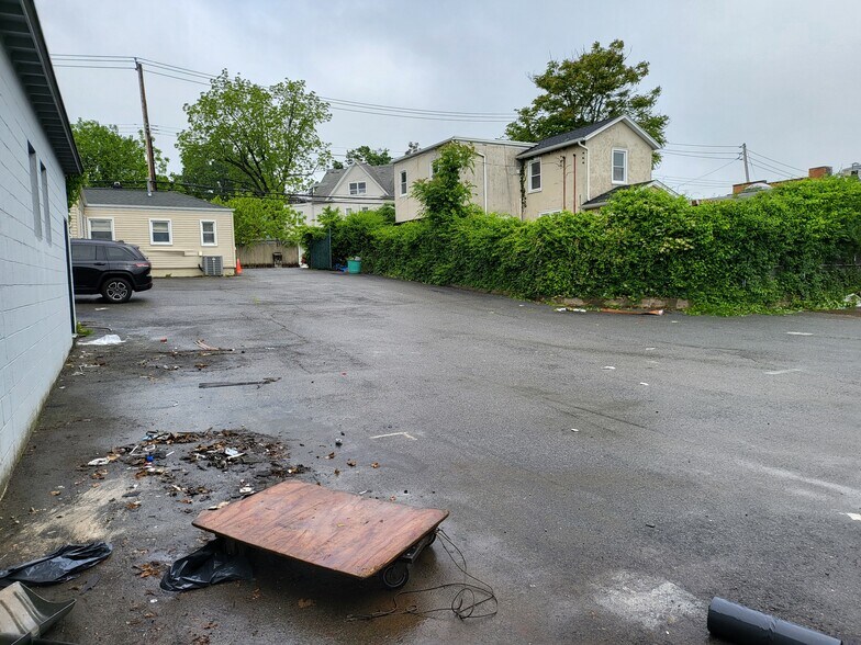 More Photos Of 45 Oakland Ave, Harrison Warehouse For Lease