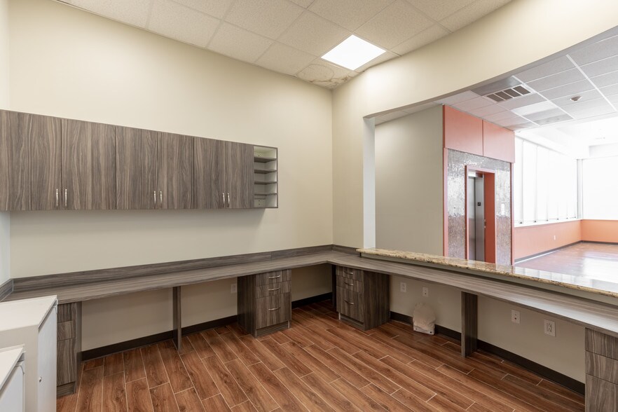 More Photos Of 16422 Stuebner Airline Rd, Spring Medical For Lease