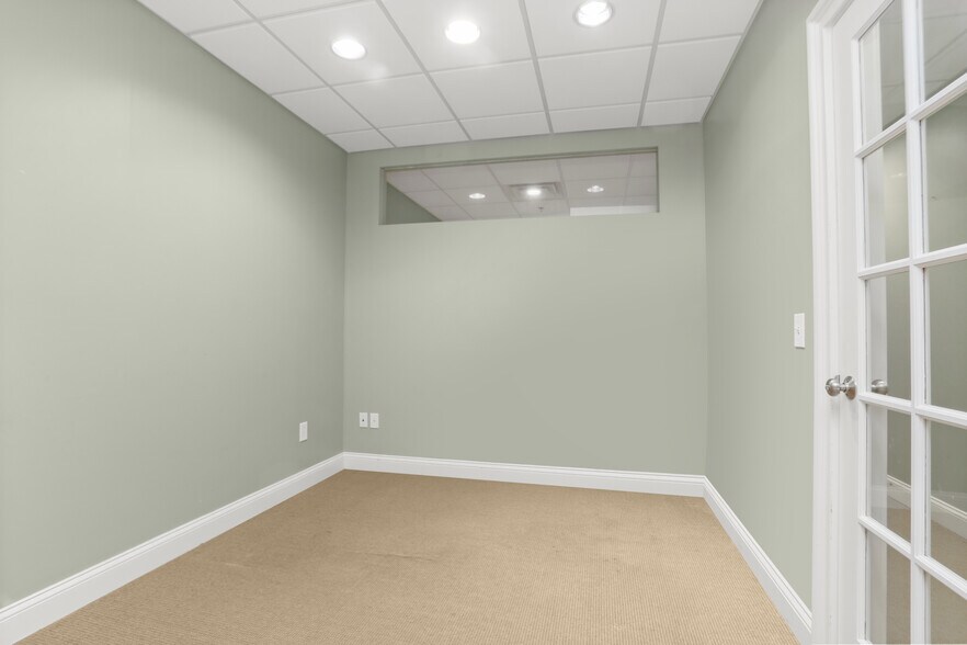 More Photos Of 105 Technology Dr, Trumbull Office Residential For Lease