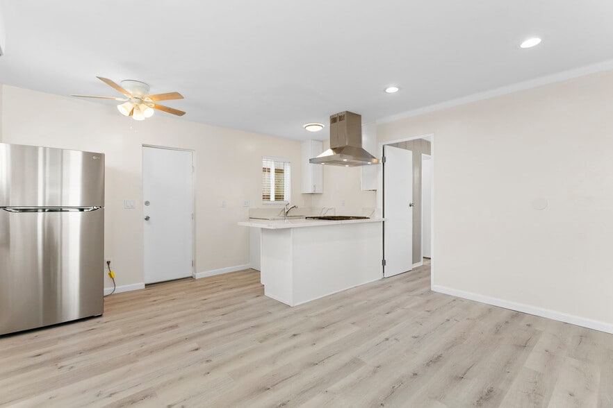 More Photos Of 4050 Euclid Ave, San Diego Apartments For Sale