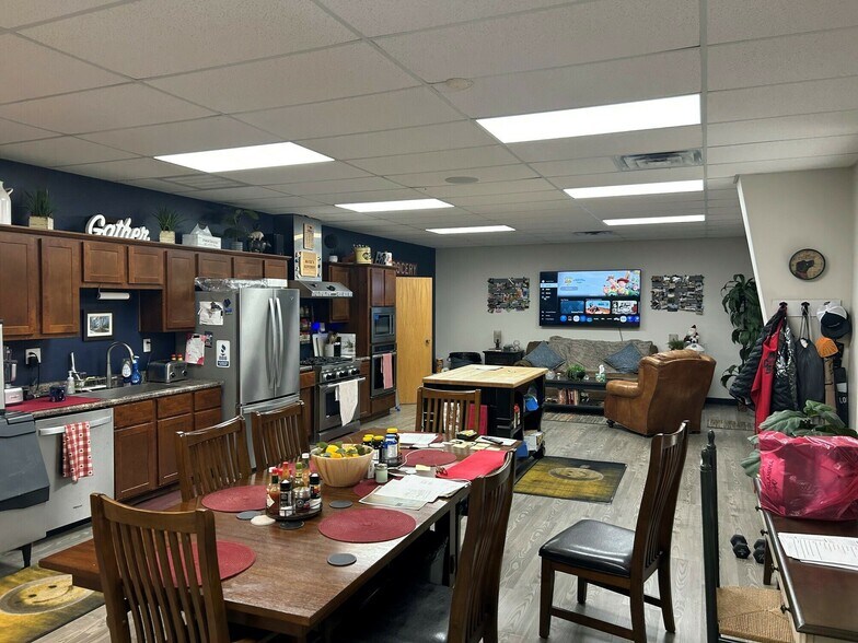 More Photos Of 905 Messenger Ln, Moore Light Manufacturing For Lease