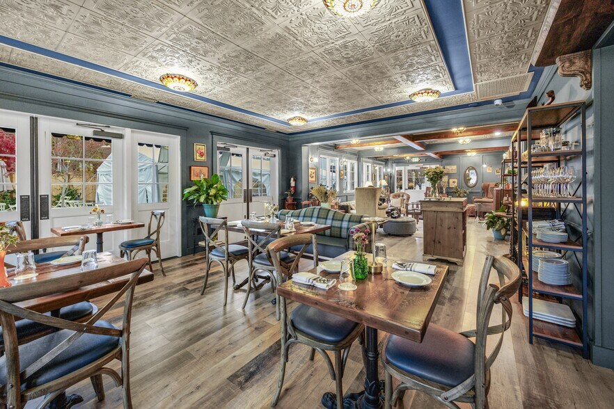 More Photos Of 240 E California St, Jacksonville Hotel For Sale