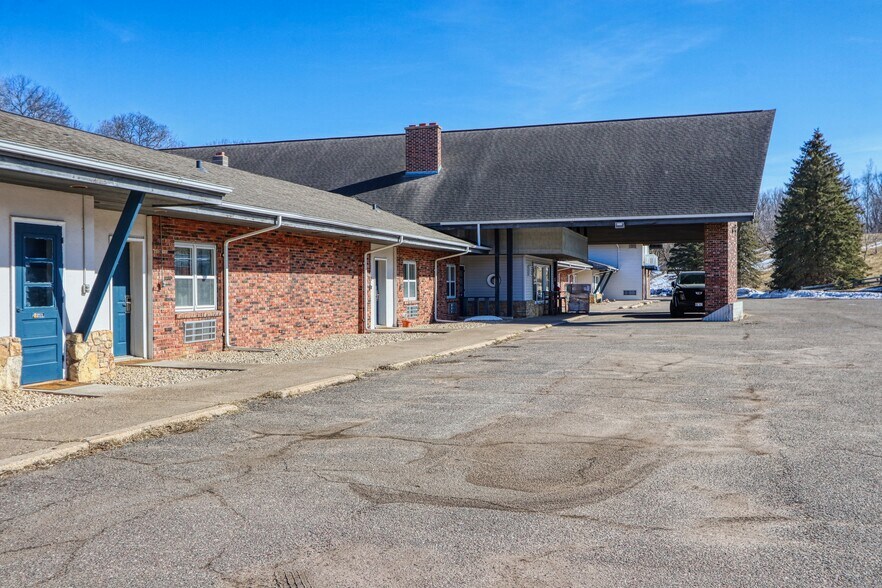 More Photos Of 726 S Highway 35, Saint Croix Falls Hotel For Sale