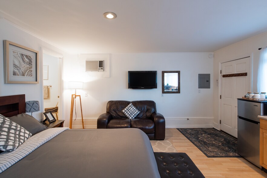 More Photos Of 22855 Chianti Rd, Cloverdale Apartments For Sale