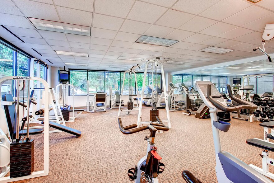 More Photos Of 5555 Tech Center Dr, Colorado Springs Office For Sale