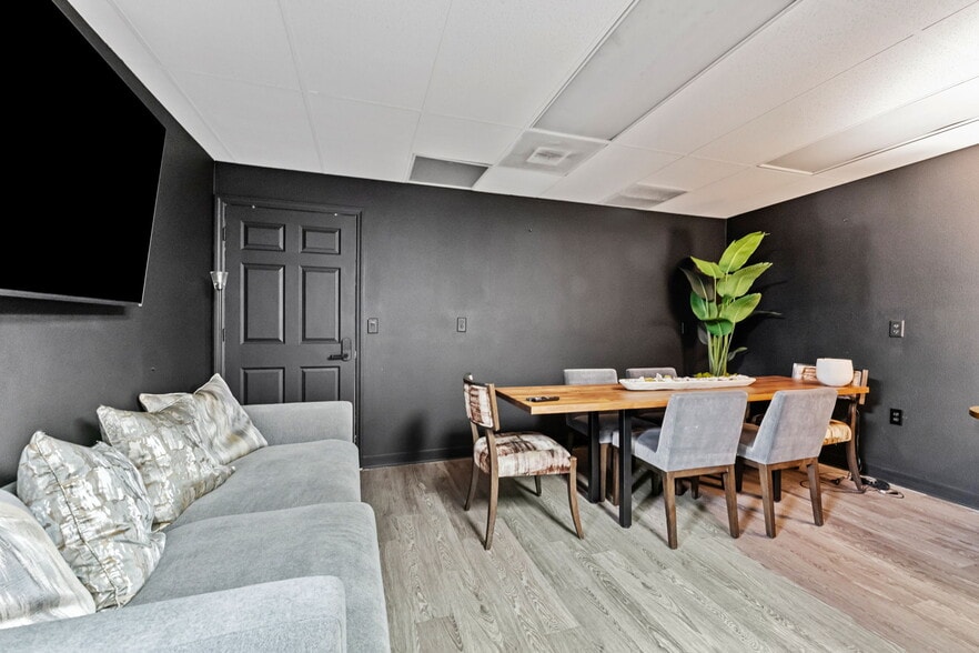 More Photos Of 3007 W Cypress St, Tampa General Retail For Sale