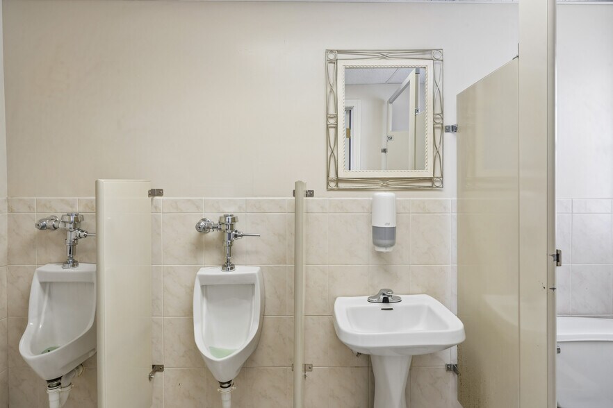 More Photos Of 62 Cove St, New Haven Specialty For Sale