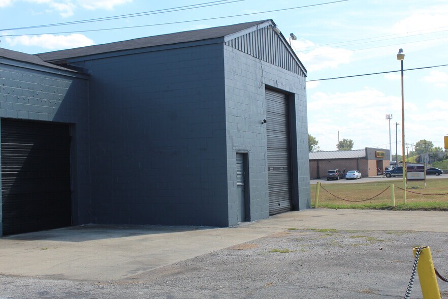 More Photos Of 310 Mccambridge Ave, Madison Auto Repair For Sale